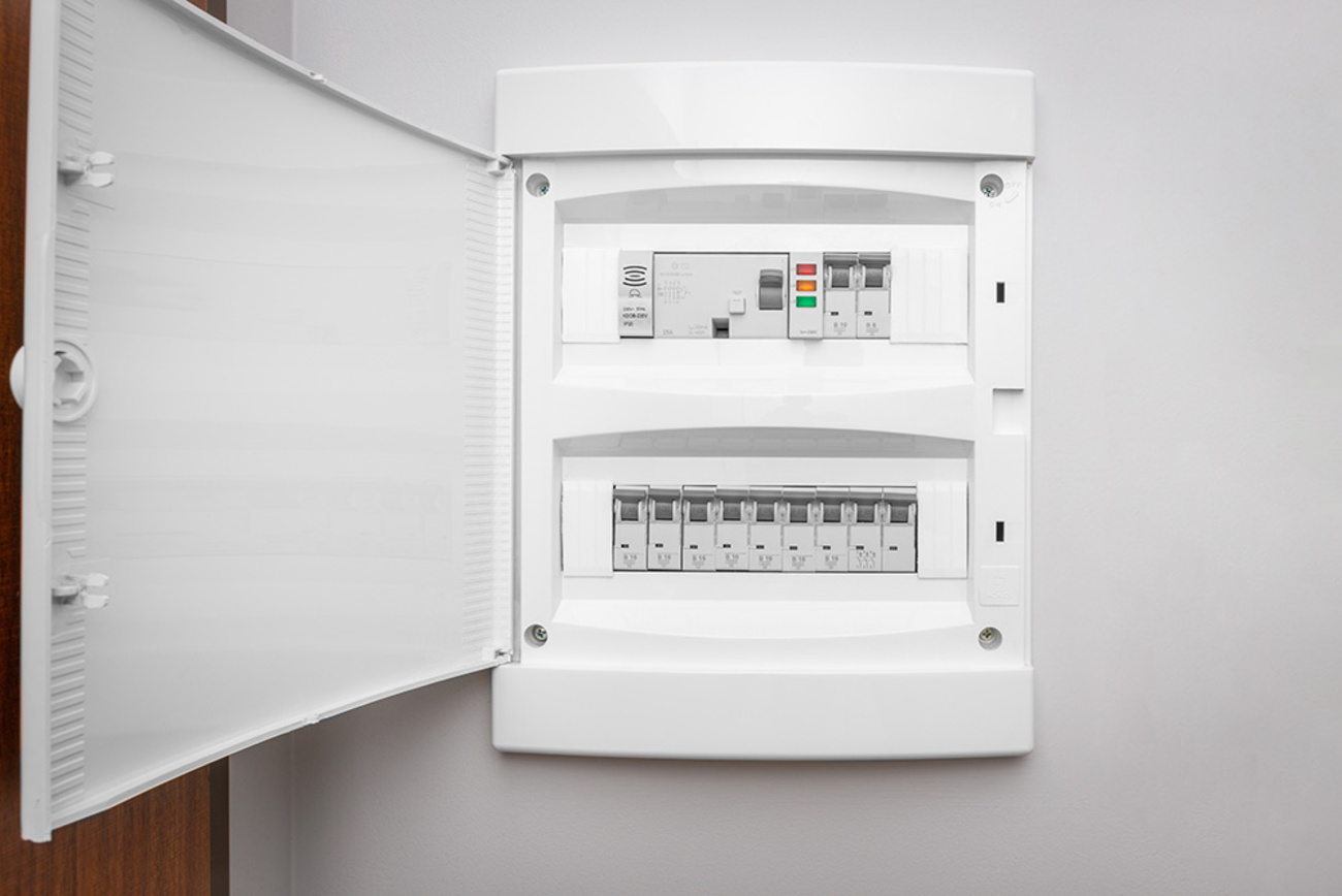Über­spannungs­schutz bei Lobmeier Elektrotechnik GmbH in Hepberg